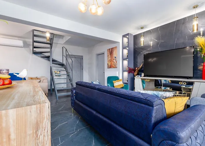 Nightingale & Corfu Gazátika