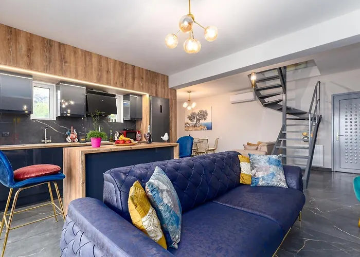 Nightingale & Corfu Gazatika