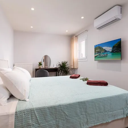 Nightingale & Corfu Vila Gazátika