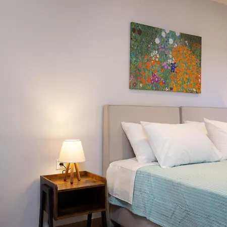 Nightingale & Corfu Vila Gazátika