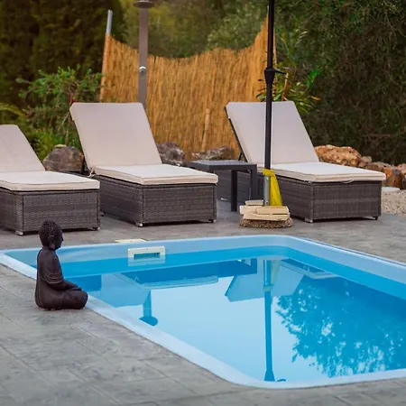 Nightingale & Corfu Vila *