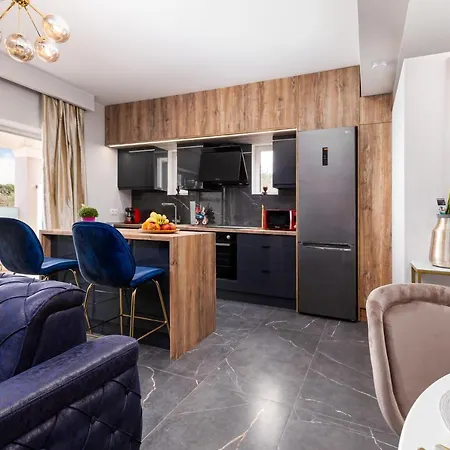 Nightingale & Corfu Gazátika