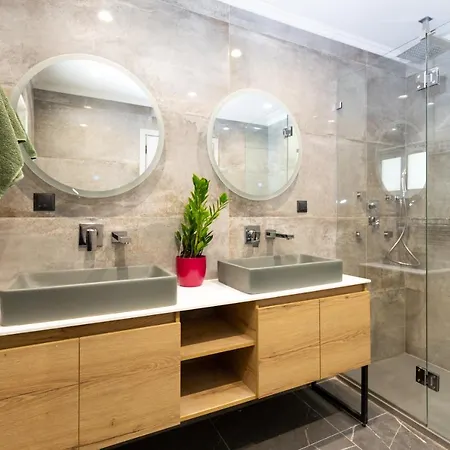 Nightingale & Corfu Gazátika