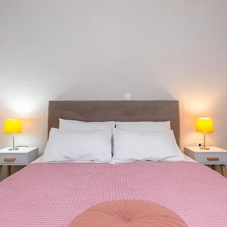 Nightingale & Corfu Gazátika