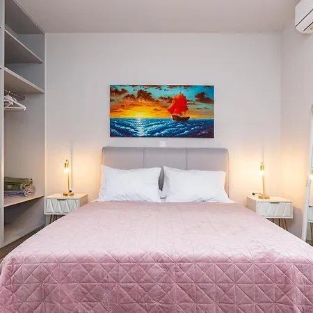 Nightingale & Corfu * Gazátika