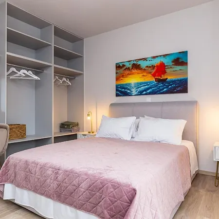 Nightingale & Corfu Vila