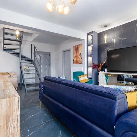 Nightingale & Corfu Gazátika