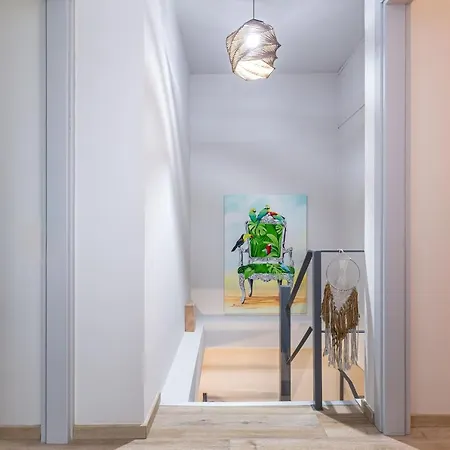 Nightingale & Corfu * Gazátika