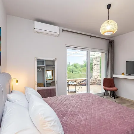 Nightingale & Corfu Vila